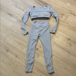 WISKII kono long sleeve crop top and leggings set light blue